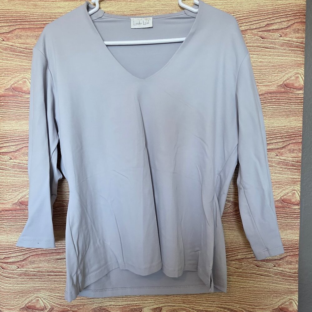 Linda Leal Soft Stretch V-Neck Blouse – Size XL